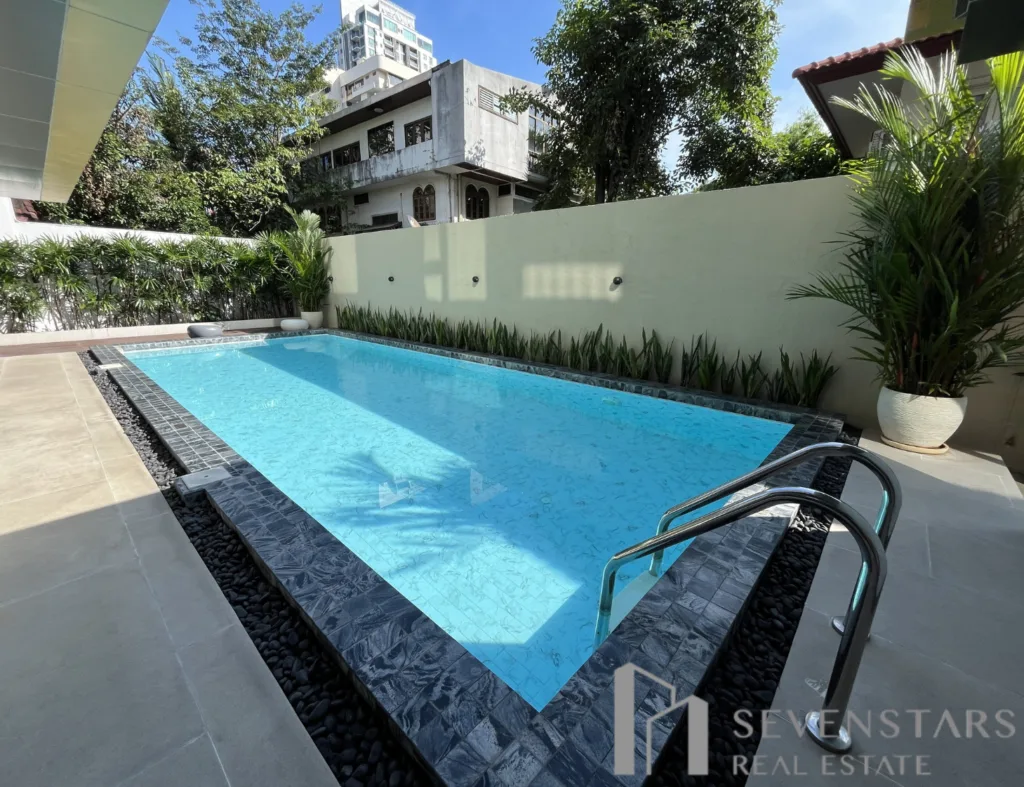 Aquila Bangkok F-2