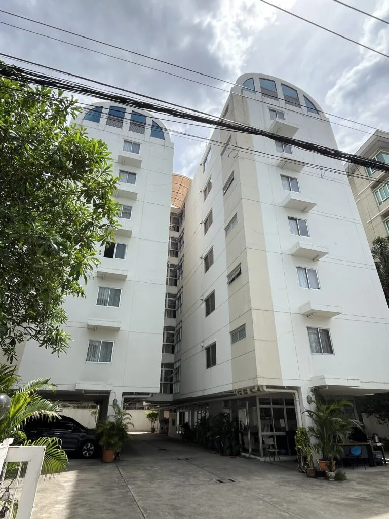 J.Visut Place B-1