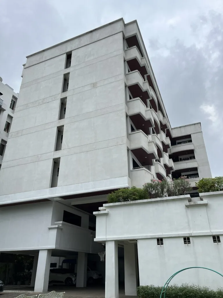 Nida Thonglor B-1