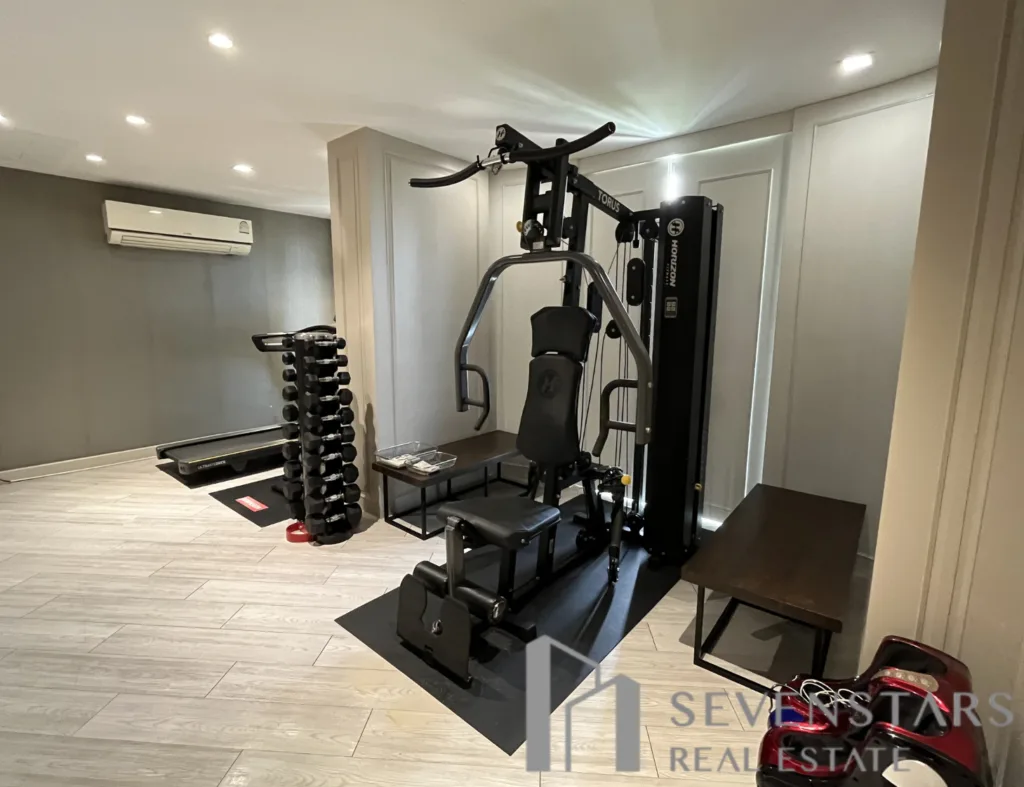 Silver Thonglor Apartment F-1