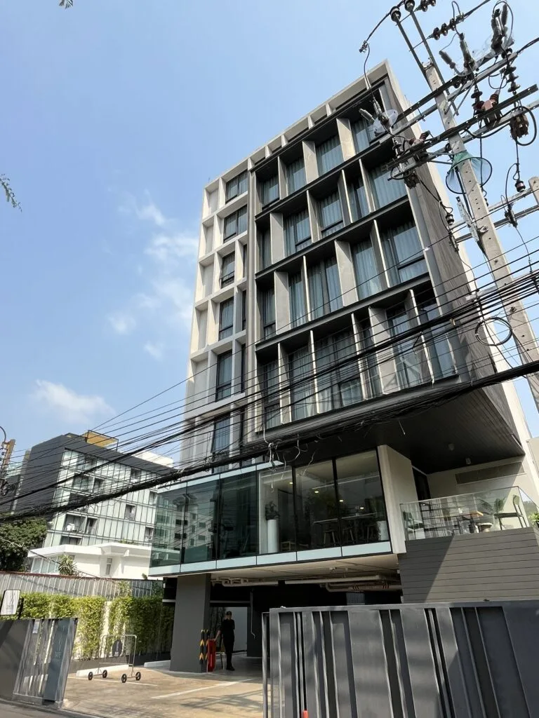 Tate Thonglor B-1