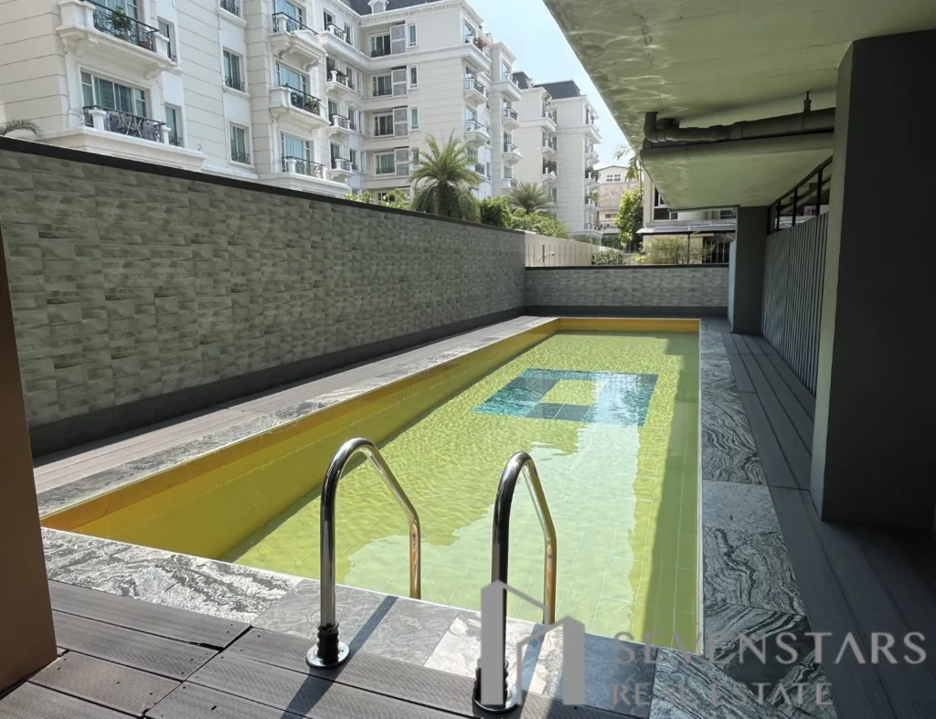 Quad Sukhumvit 36 F-1