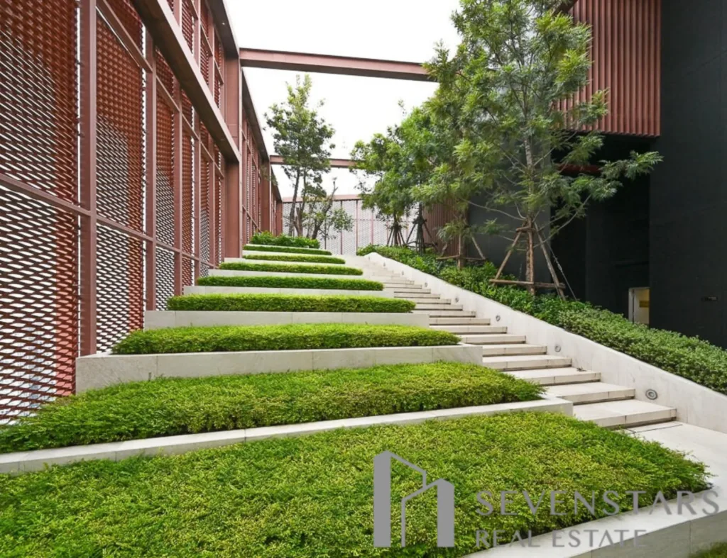Rhythm Ekkamai Estate F-4