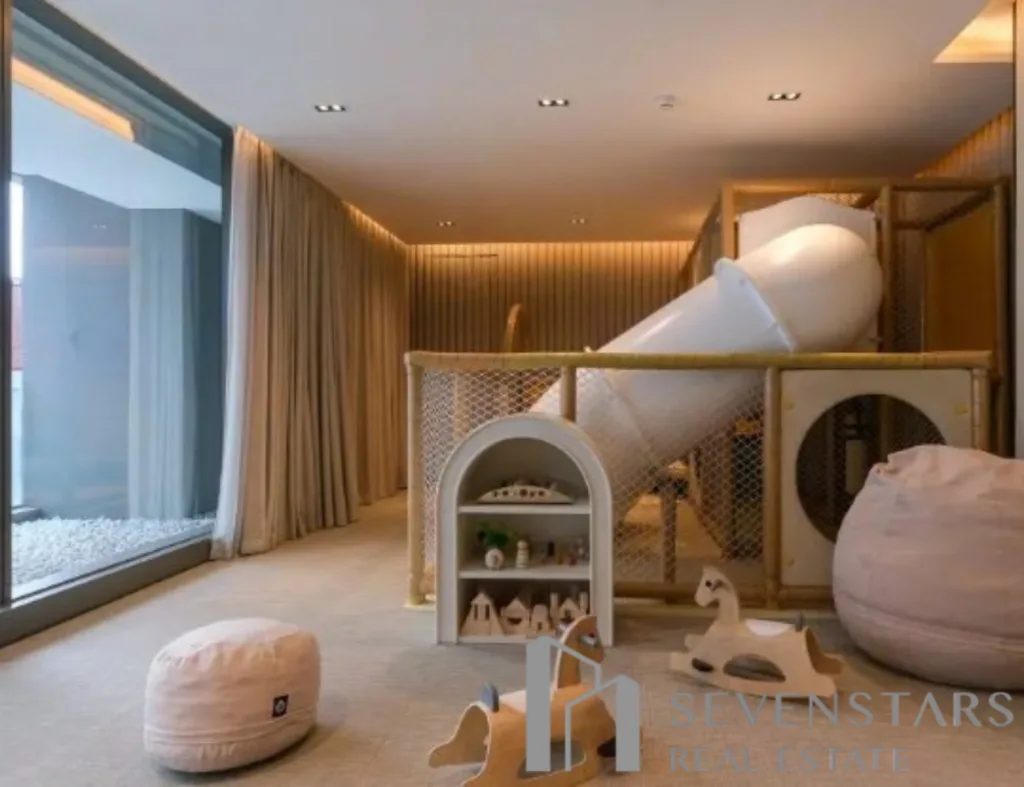 The Strand Thonglor F-4