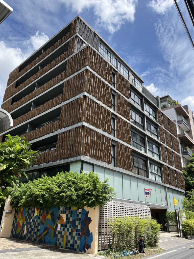 Montrose-Court-overview