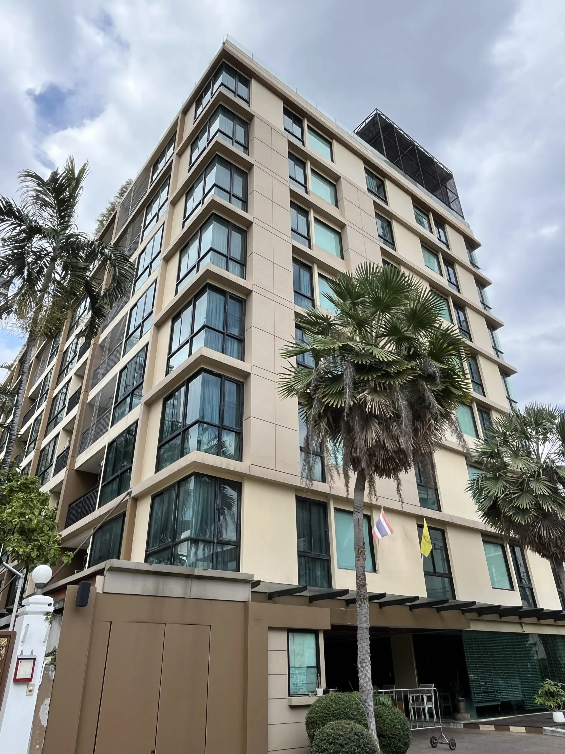 Upper Suites Sukhumvit 23