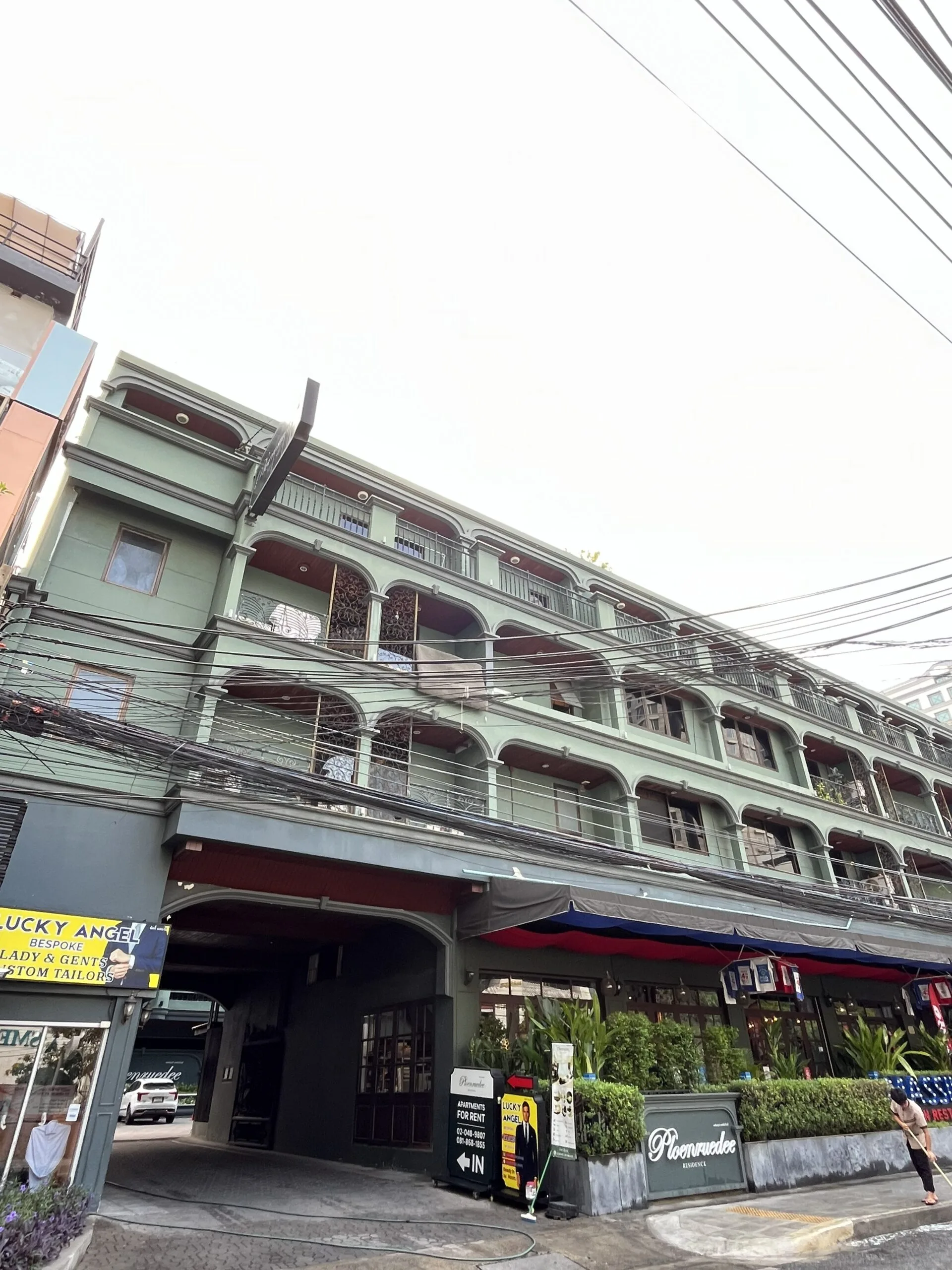 Ploenruedee Residence